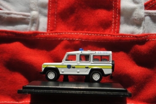 76DEF004  Garda Land Rover Defender Station Wagon